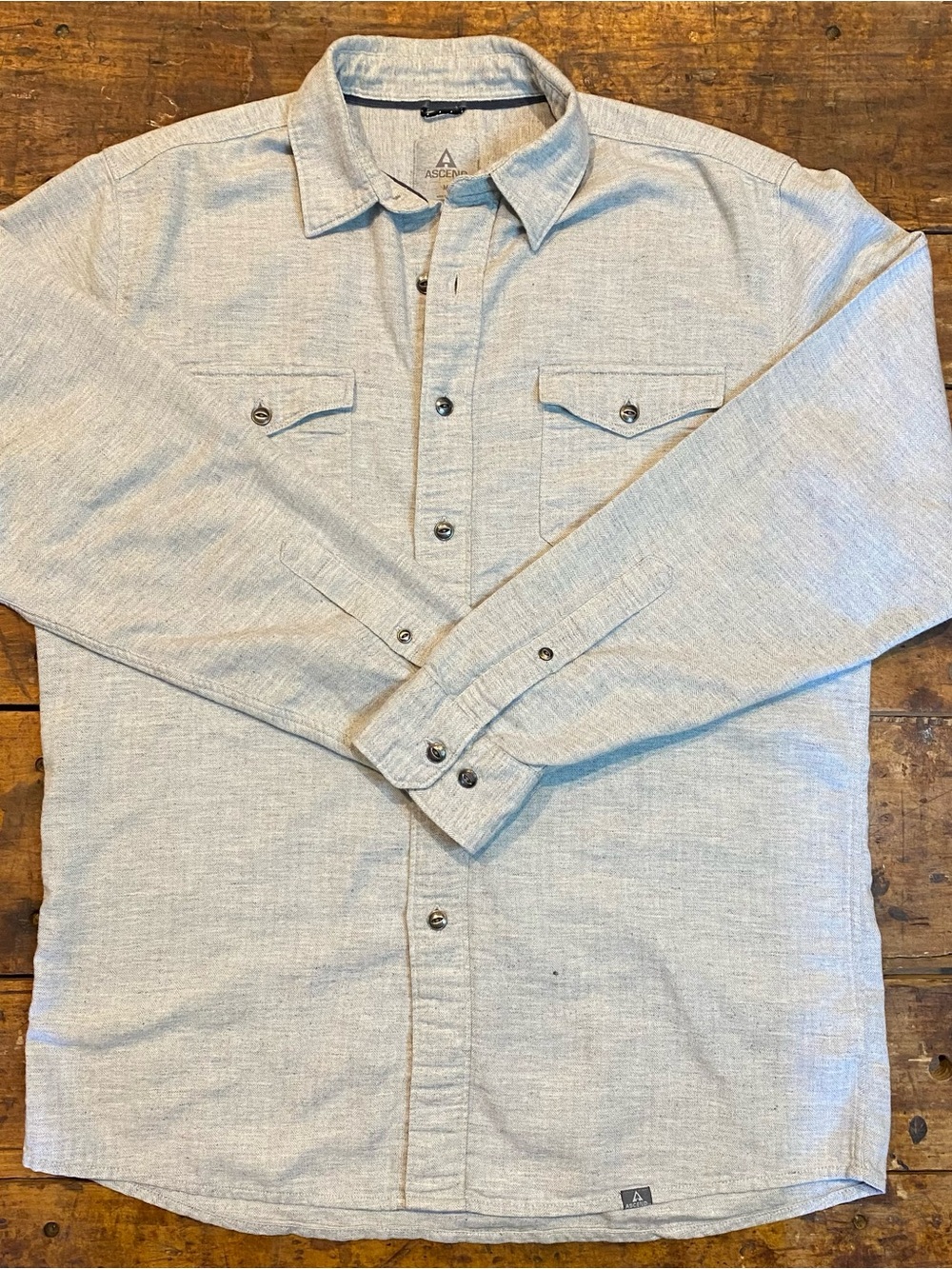 Ascend Men's Light Gray Casual Button-Down Shirt